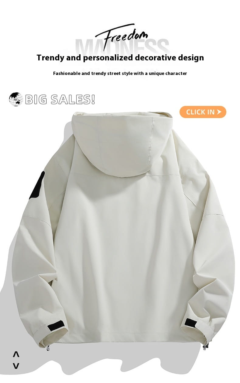 Weiße taktische Kapuzen-Shelljacke mit schwarzen Paneel-Akzenten an den Ärmeln und Bündchen mit Ärmelpatch-Details