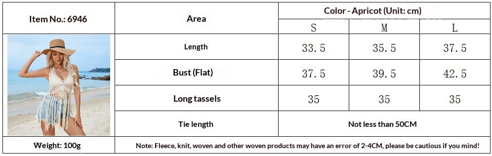 Beiger Häkel-Fransen-Badeanzug-Halterneck-Cover-up mit einem Häkel-Bikinitop mit Fransenverzierung, passenden Shorts und einem breitkrempigen Hut, entworfen für Strandbekleidung.