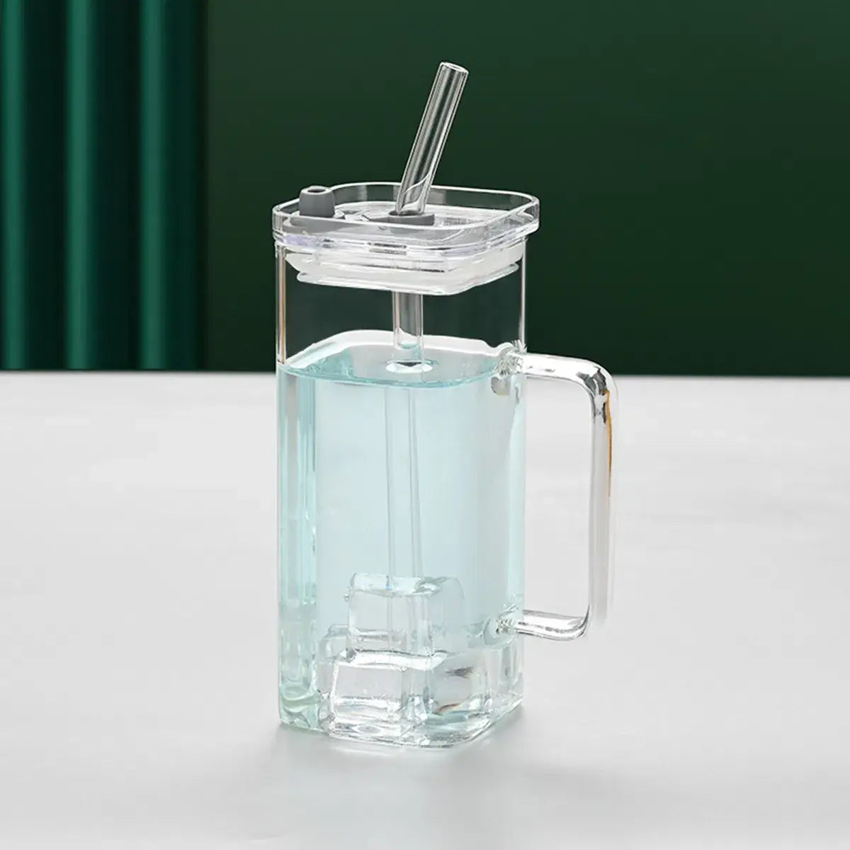 Tasse carrée en verre transparent avec poignée, couvercle transparent et paille de 12 oz en verre, pour un usage polyvalent des boissons.