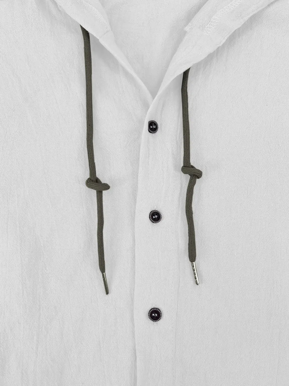 Camisa de cárdigan con capucha ligera para hombre en blanco, con cordones en verde oliva y botones negros.