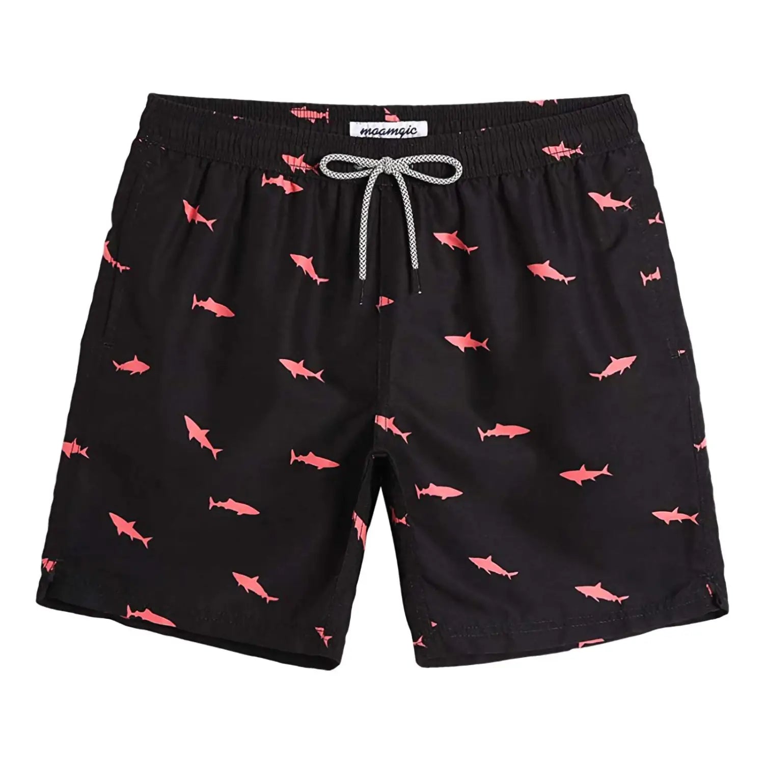 Shorts de bain séchage rapide pour hommes noirs avec un imprimé de requin rose et un cordon blanc pour un ajustement sécurisé.