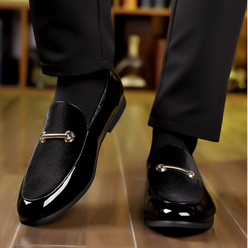 Men’s plus size brown leather loafer with suede toe cap and polished metal horsebit for British business wear.