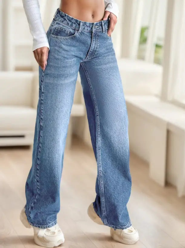 Helle Denim-Wide-Leg-Jeans mit hoher Taille als lässige Freizeithose, mit klassischem Fünf-Taschen-Design und sichtbarer Kontrastnaht.
