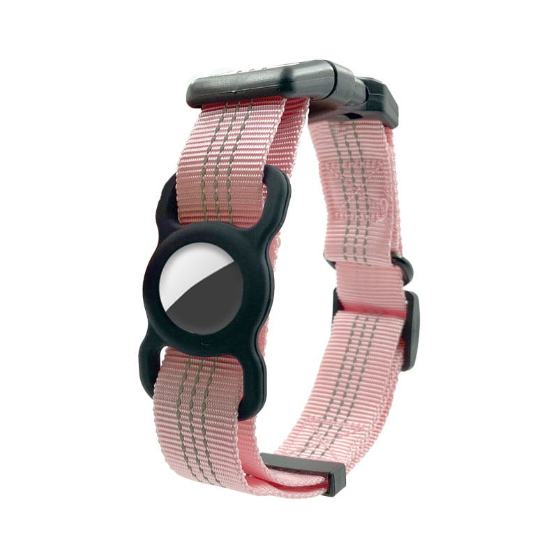 Rosa Nylon-Reflexions-GPS-Hundehalsband mit schwarzer Kunststoffschnalle und runder weißer sowie grauer Trackerhalterung als Befestigungspunkt.