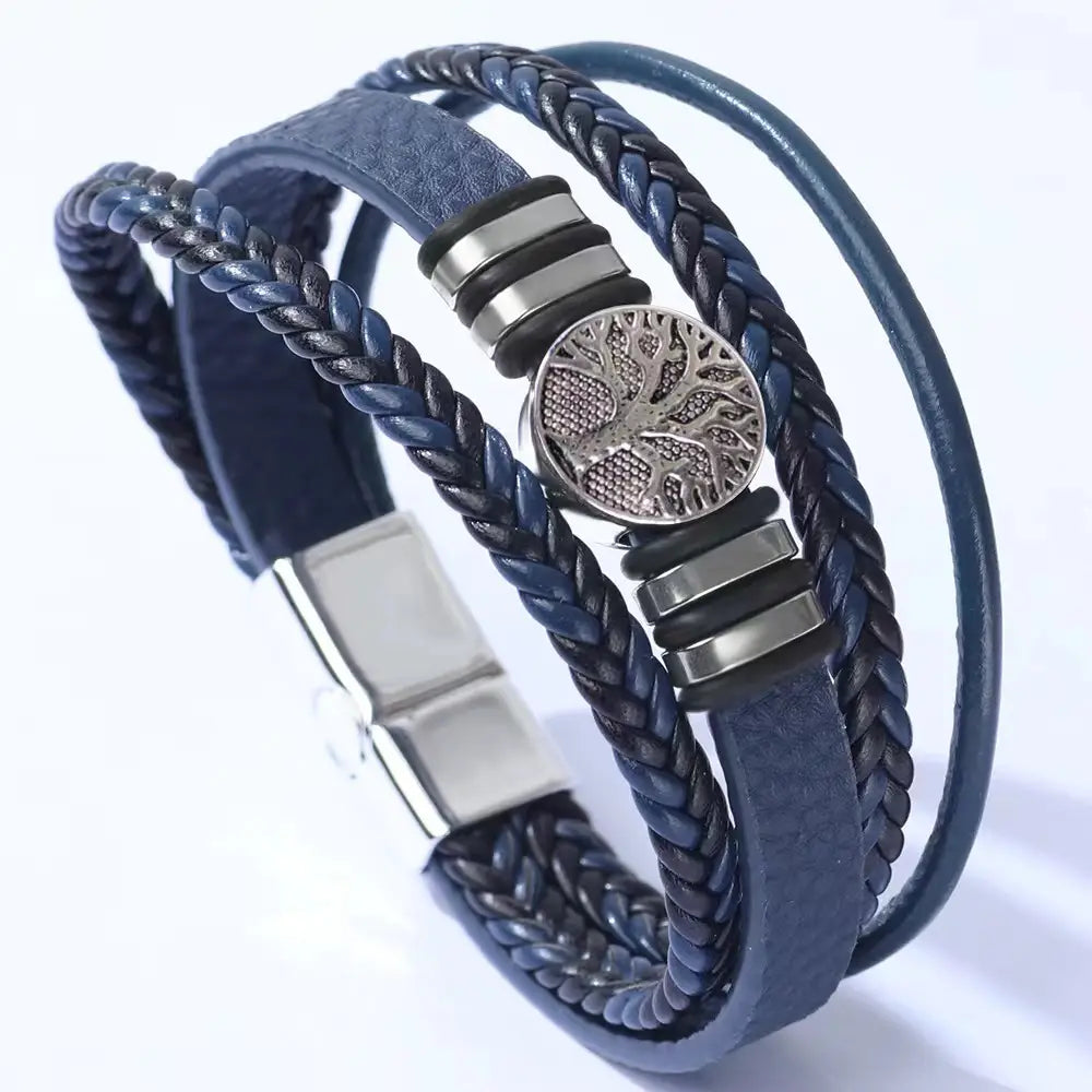 Bracelet multi-brins en cuir tressé bleu foncé avec arbre de vie pour hommes, avec un charme à l’aspect argenté et un fermoir magnétique.