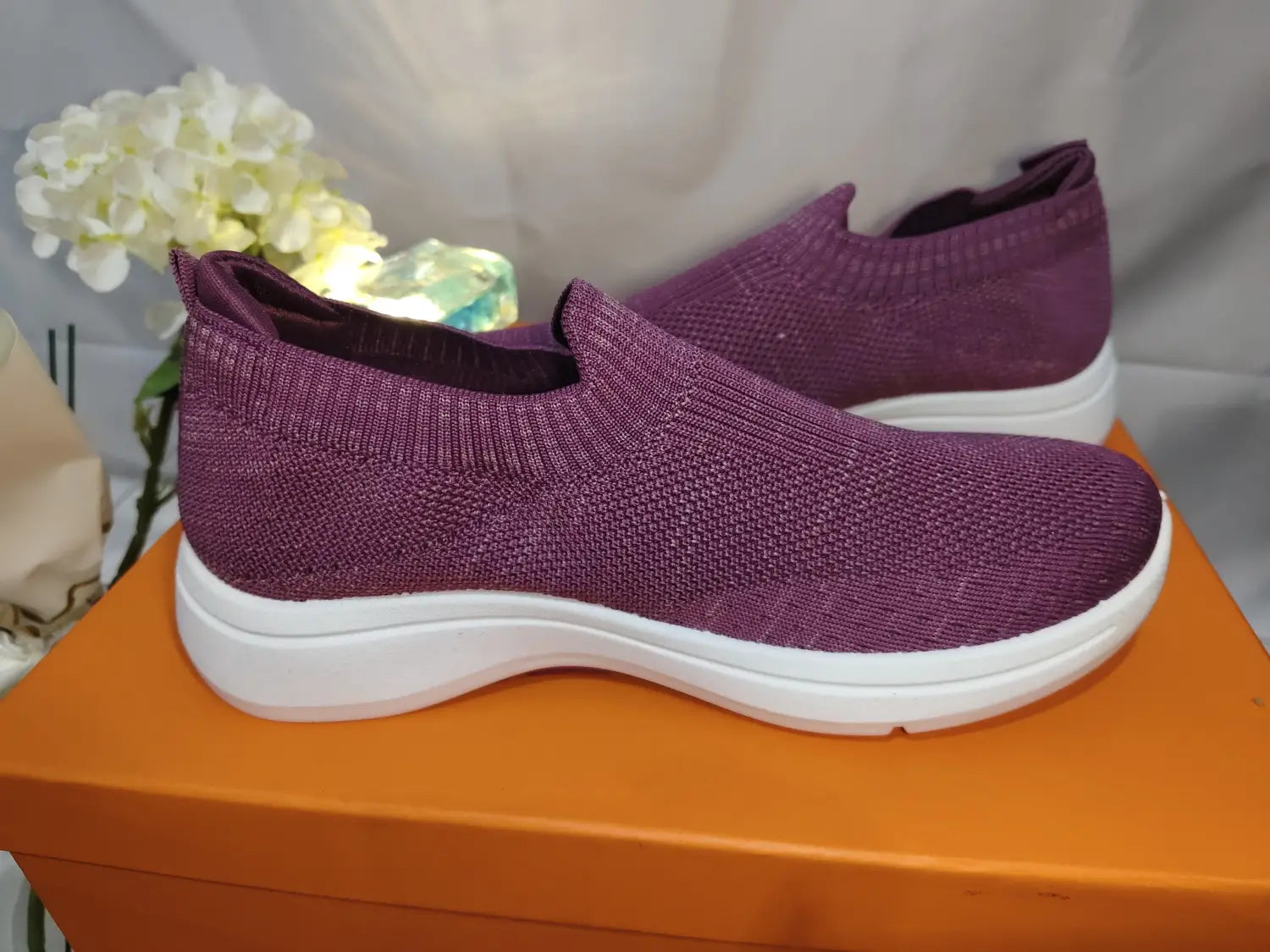 Lila Damen Mesh-Strick Slip-On Komfort-Sneaker mit weißer Gummisohle