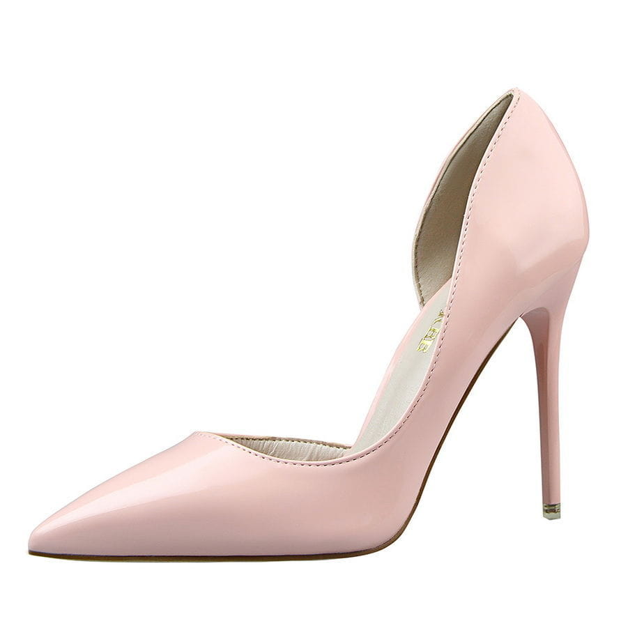 Elegante, glänzende Pumps aus pinkfarbenem Lackleder mit spitzer Zehenpartie und D’Orsay-Absatz, mit einem stilvollen Ausschnittdesign.