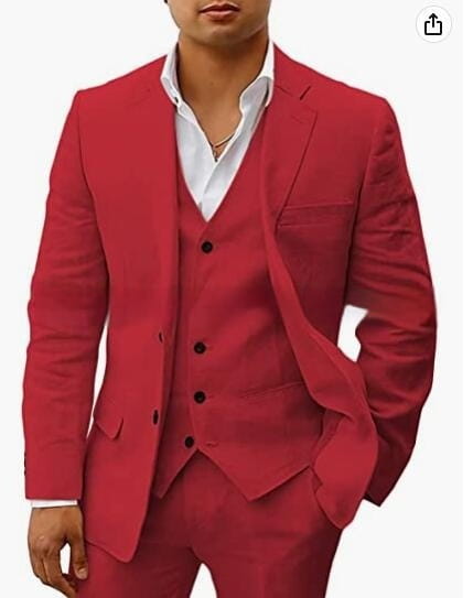 Un costume trois pièces en lin rouge éclatant pour homme, coupe slim, avec boutonnerie noire et veste, gilet et pantalon dans un tissu assorti, adapté à une tenue décontractée pour marié, banquet.