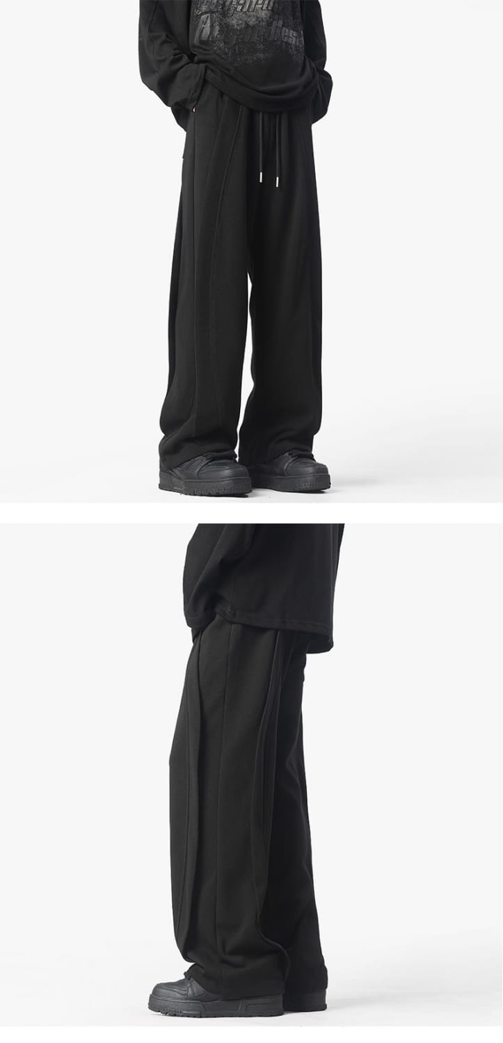 Schwarze Heavyweight-Sweatpants mit geradem Bein mit lockerer Passform und Kordelzugbund aus strapazierfähigem Material für einen bequemen, legeren Look.