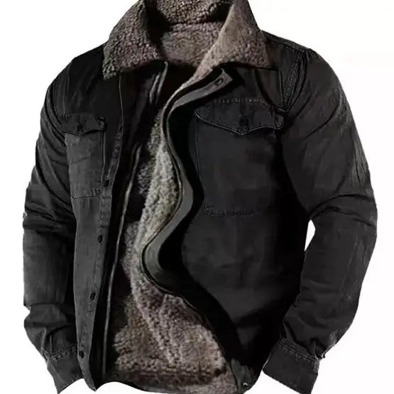 Veste en denim noir pour homme, doublée de polaire, avec une doublure et un col en shearling brun texturé duveteux.