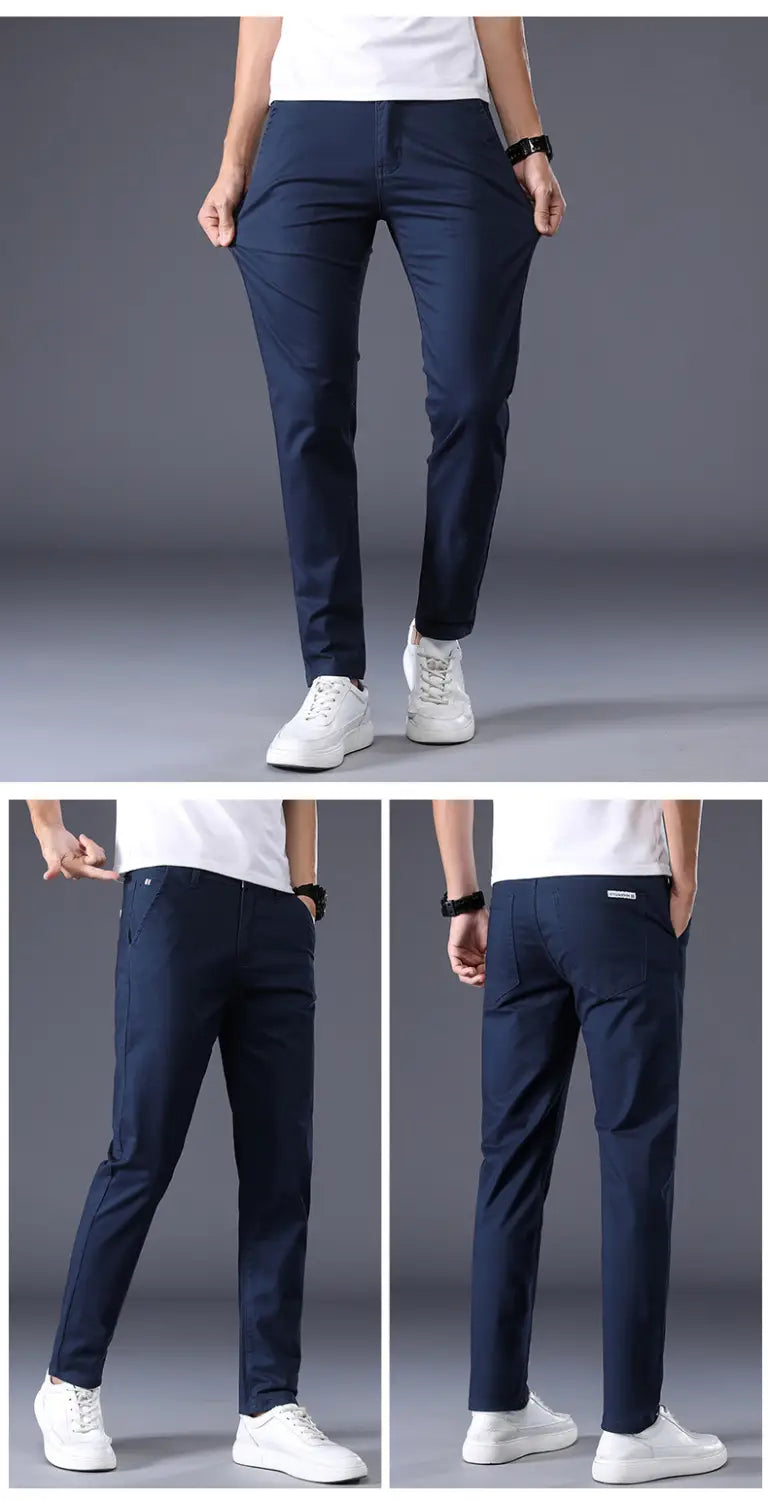 Herren-Chinohosen Slim Fit in Marineblau aus elastischer Baumwolle mit geradem Beindesign, von der Rückseite abgebildet.