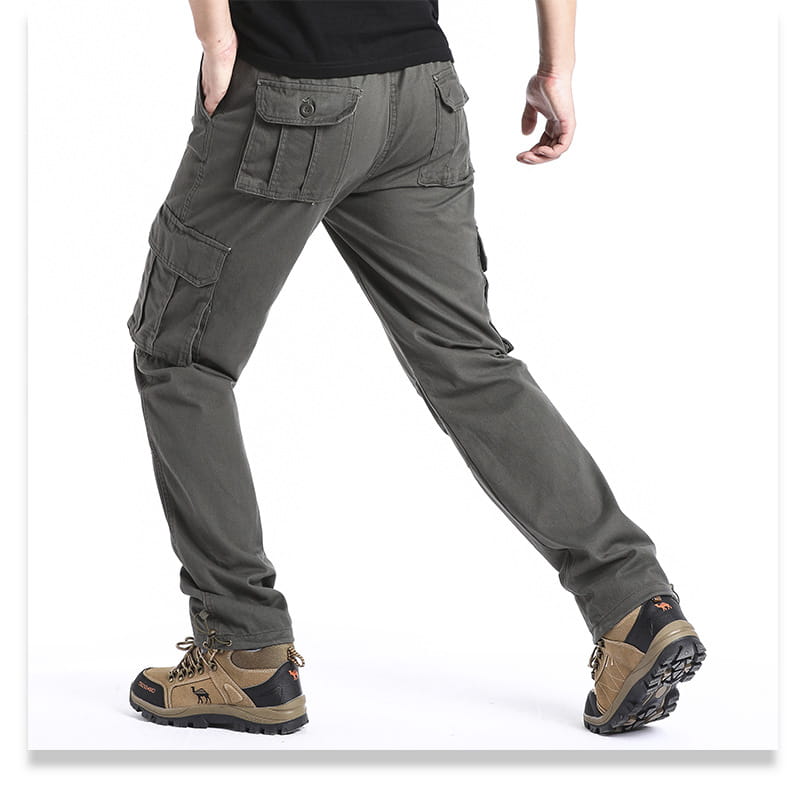 Pantalones cargo de algodón para hombre color verde oliva, con múltiples bolsillos y diseño de tejido resistente, para un uso versátil.
