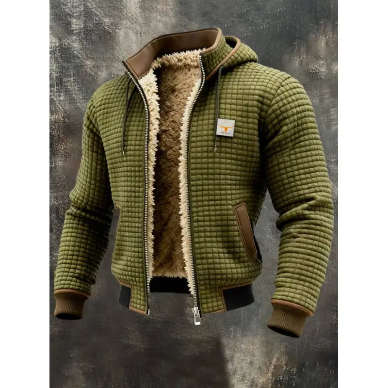 Veste à capuche zippée doublée de polaire pour homme en tissu matelassé vert olive, doublure en shearling beige et accents marron.
