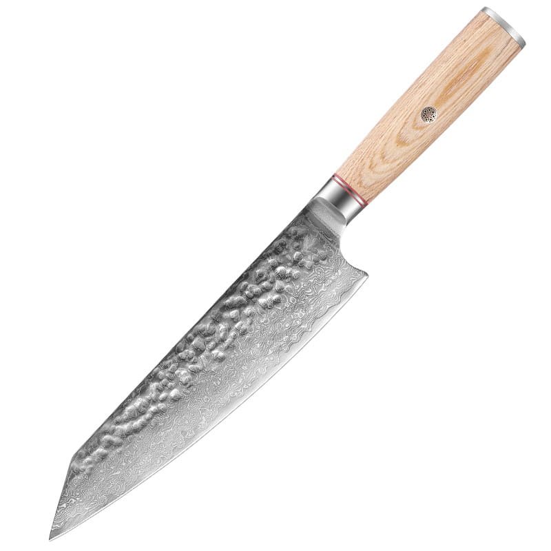 Un cuchillo de chef de damasco de acero martillado, elegante, con mango de madera clara y montura plateada del set de cuchillos de chef de damasco de 7 piezas con mango de madera martillado.
