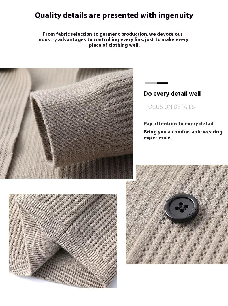 Herren-beiger Rippstrick-Cardigan-Mantel mit gerippter Textur und schwarzen Knöpfen.