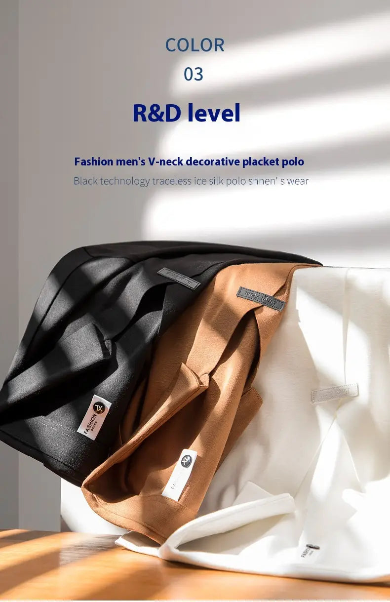 Herren-Slim-Fit-Poloshirts aus melierter Baumwollmischung mit Strukturoptik in Schwarz, Hellbeige und Weiß; mit dekorativer V-Ausschnitt-Knopfleiste aus technologiebasierter traceless-ice-seide.