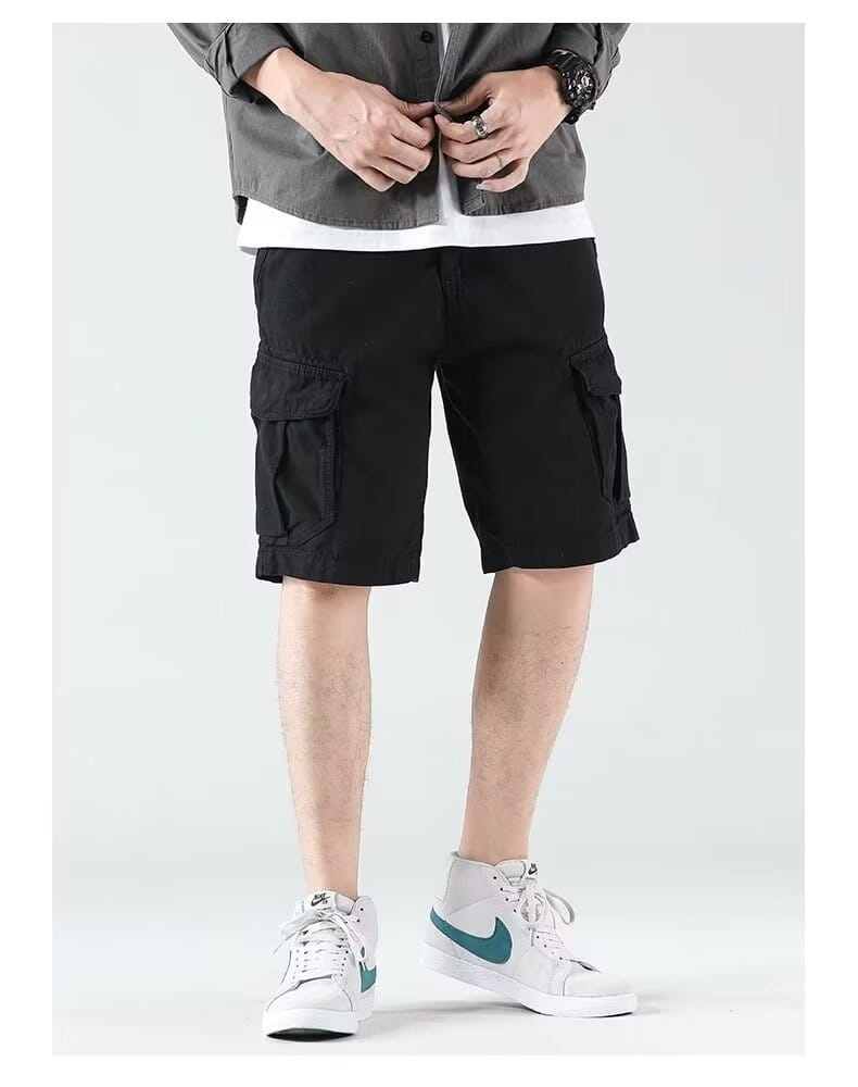 Men’s relaxed fit black cargo shorts featuring multiple side pockets designed for casual wear.