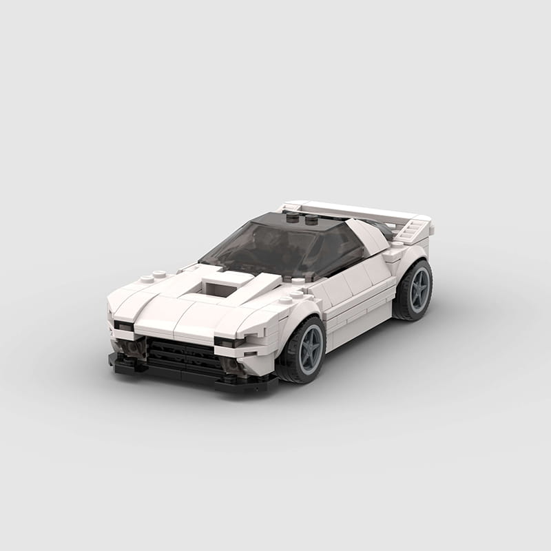 Modelo de coche deportivo LEGO de Mazda RX7 FC3S construido en blanco, con ventanas tintadas en negro y ruedas grises, mostrado desde el lado trasero como un modelo de carreras de superdeportivos.