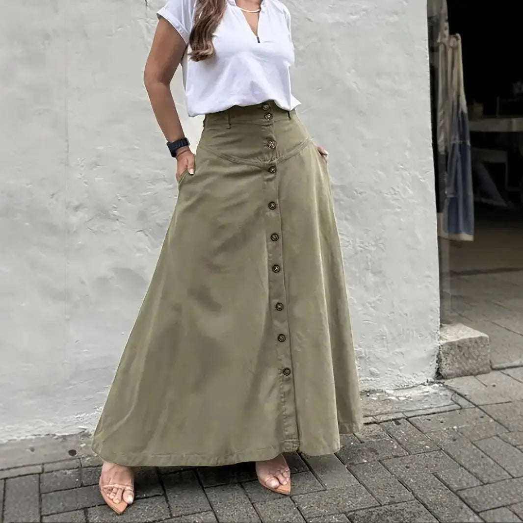 Jupe longue maxi boutonnée devant à taille haute vert olive, réalisée dans un tissu léger, idéale pour un usage décontracté et formel