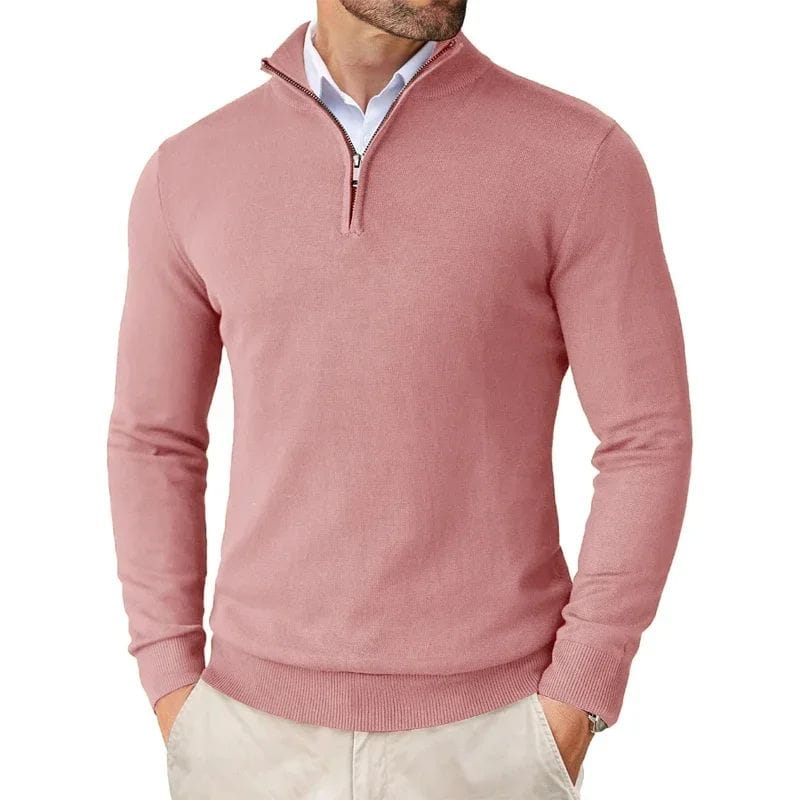 Suéter ligero de media cremallera para hombre en rosa suave, con mangas largas y cuello y puños acanalados.