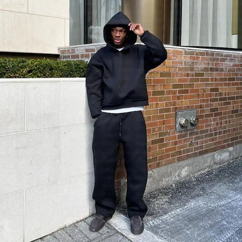 Sweat-shirt à capuche noir à coupe ample avec taille élastique à cordon, issu de l’ensemble oversize unisexe streetwear comprenant un sweat à capuche et un pantalon de survêtement, présenté de dos.