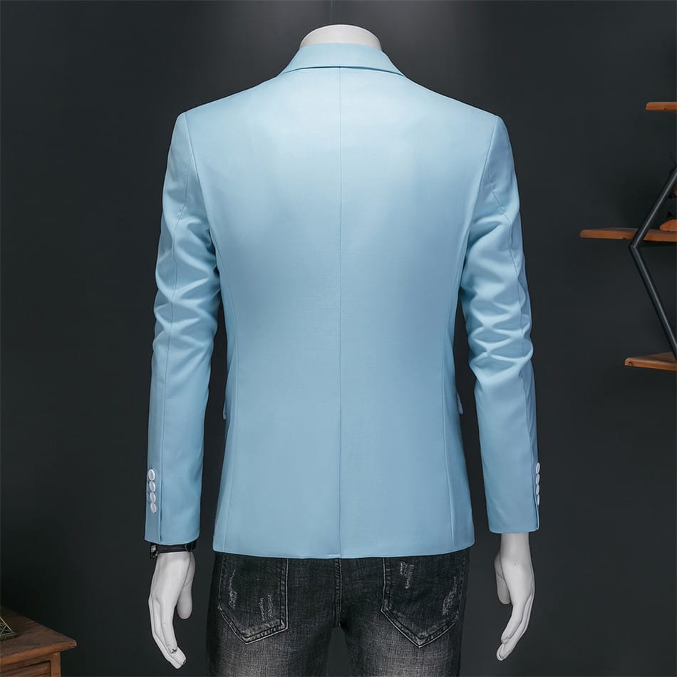 Chaqueta de vestir empresarial de pana azul claro con ajuste slim, corte moderno a medida y brillo sutil.