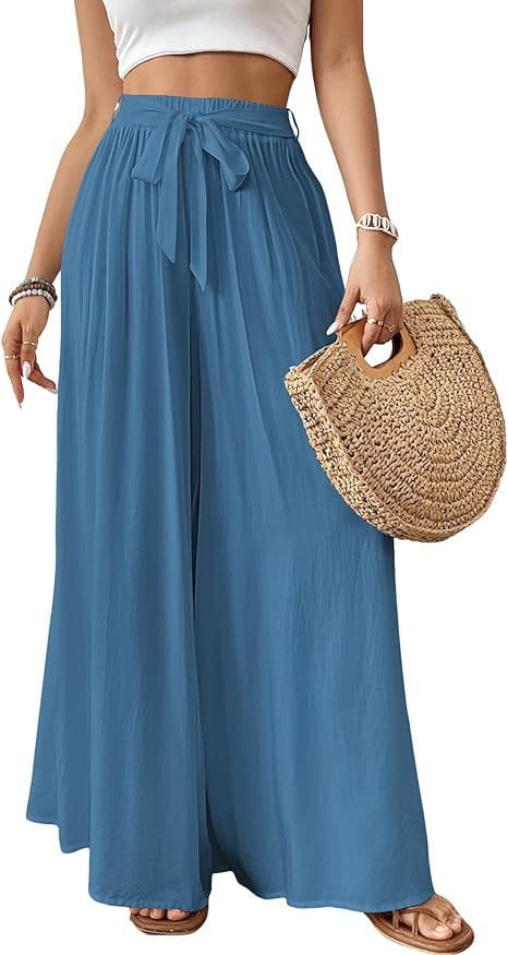 Pantalon évasé floral bleu à taille haute pour femmes avec une ceinture nouée, fabriqué dans un tissu léger, pour un port confortable.