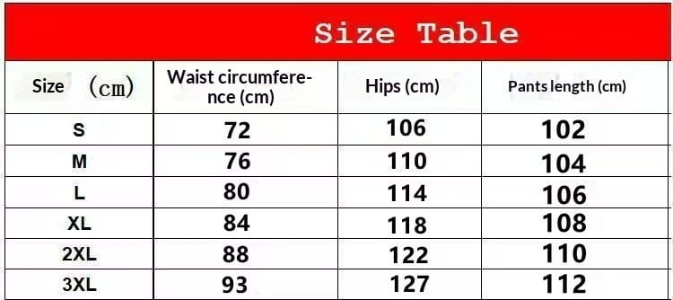 Tabelle mit rotem Rand in Zentimetern für Herren-Frottee-Jogginghosen im Casual-Streetwear-Stil von Größe S bis 3XL.
