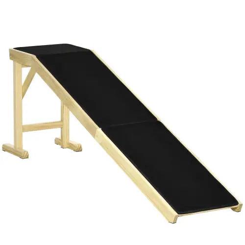 Une rampe pour animaux de compagnie en bois robuste pour le lit, avec une plateforme en tapis antidérapant noir.