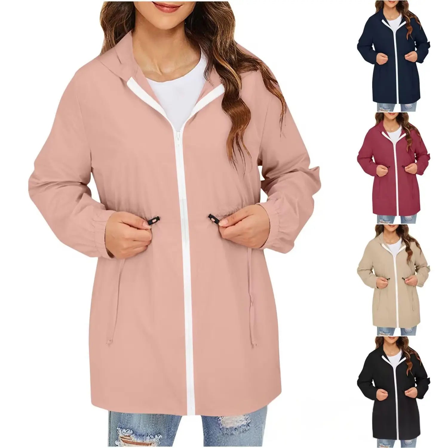 Eine zartrosa, leichte wasserdichte Windbreaker-Regenjacke mit Kapuze für Damen mit weißem Reißverschluss und Verzierung.