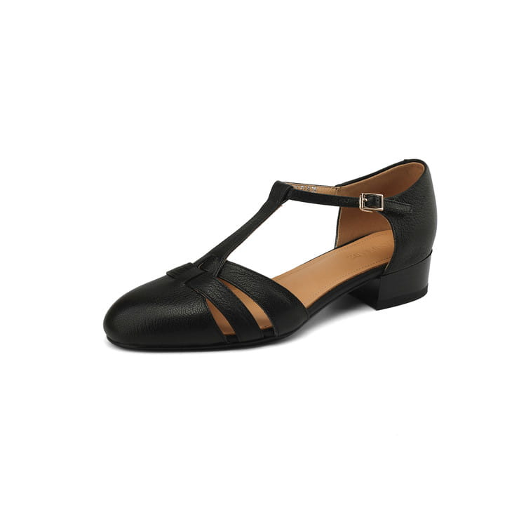 Zapato salón de piel de oveja negra con tira tipo T y tacón bajo de bloque, con plantilla color ante.