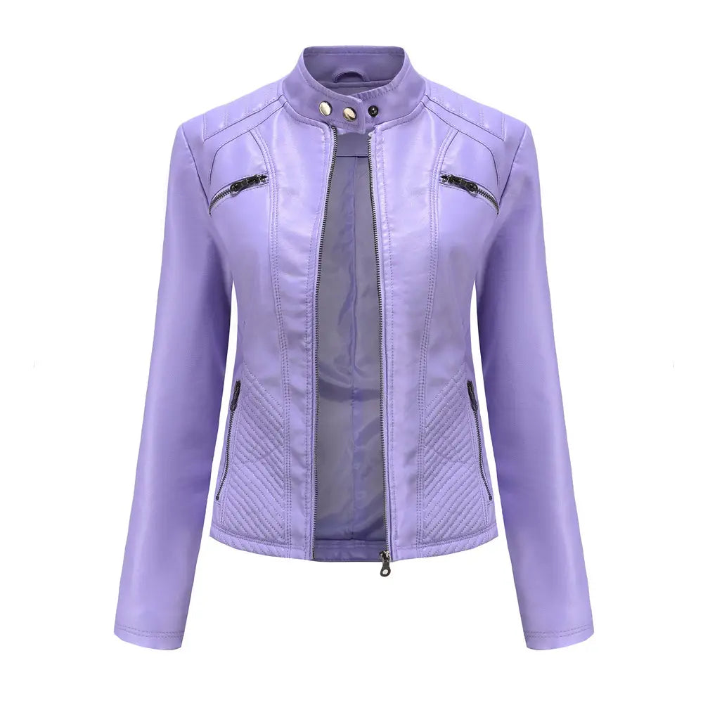 Eine lavendelfarbene Faux-Leder-Motorradjacke mit Stepp-Design im Slim-Fit an den Seitenpaneelen und schwarzen Reißverschlüssen.