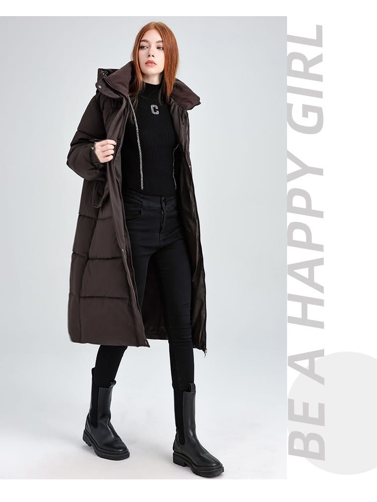 Manteau matelassé long à capuche pour femmes en noir, avec fermeture éclair, conçu pour la chaleur et le style