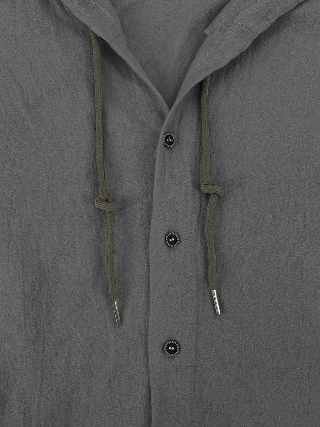 Camisa de cárdigan con capucha ligera para hombre en gris, con cordones en verde oliva y botones metálicos.