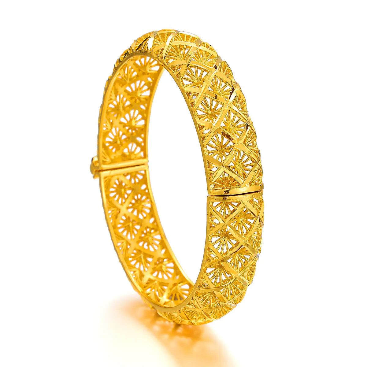 Vintage 18k gold plated filigree four leaf clover bangle in golden color featuring an intricate openwork pattern of interlocking fan-like motifs and a hinged clasp.