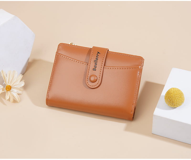 Cartera de cuero camel para mujer Baellerry, cartera corta de cuero PU, con cierre mediante botón y relieve becellerry en la correa.