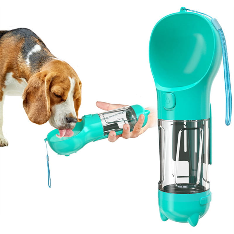 Bouteille d’eau portable 3-en-1 pour chien en plastique turquoise et en acrylique transparent, avec bec intégré, poignée et lanière de transport, pour la distribution d’eau, de nourriture et de sachets
