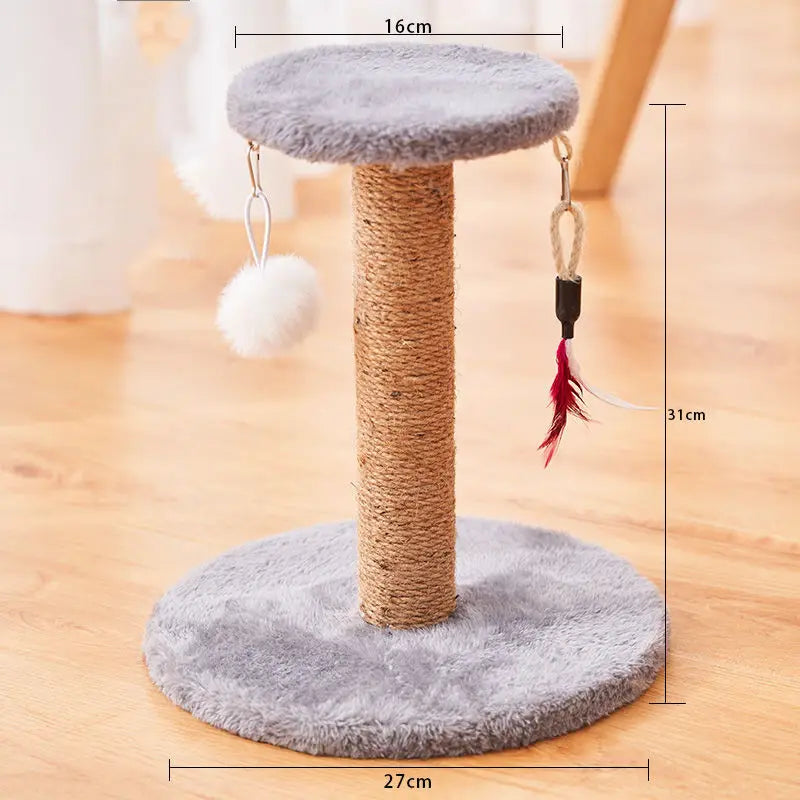 Grauer Plüsch-Katzenkratzer aus Sisal als vertikaler, langlebiger Spielzeugpfosten mit einer strukturierten, umwickelten Seilsäule und herabhängenden Spielzeugen zum Kratzen und Spielen.