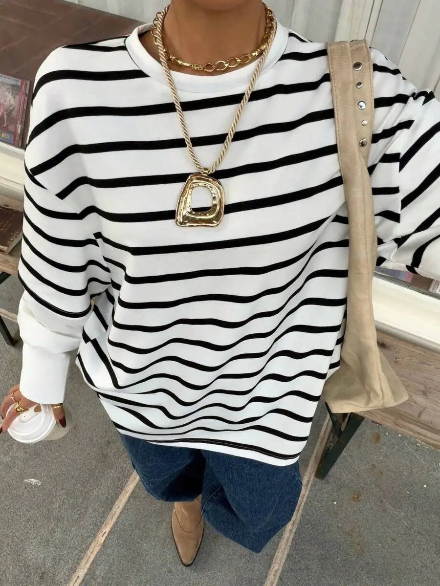 Sudadera de manga larga con rayas horizontales negro y blanco con ajuste relajado de la colección de sudadera oversize tipo conjunto falso de dos piezas con rayas