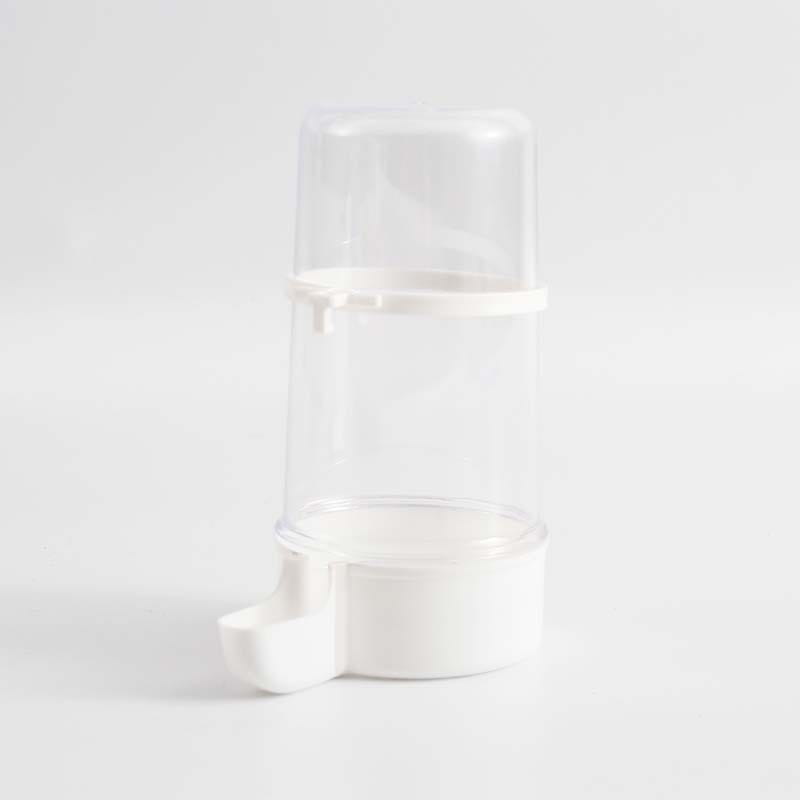 Distributeur d’eau pour oiseau en plastique transparent pour cages, avec une base blanche et un bec en matériau PP bleu, mesurant 15 cm.