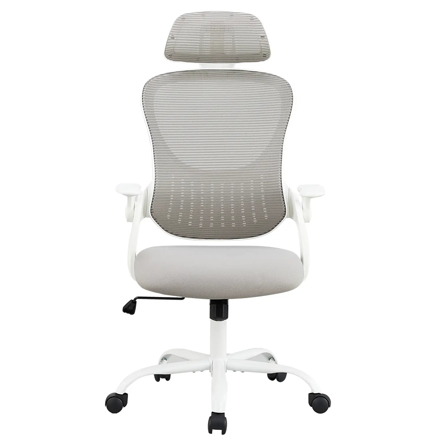 Chaise de bureau ergonomique en maille avec accoudoirs relevables, comprenant un dossier et un appui-tête en maille grise, un cadre en plastique blanc, des roulettes noires et un siège rembourré.