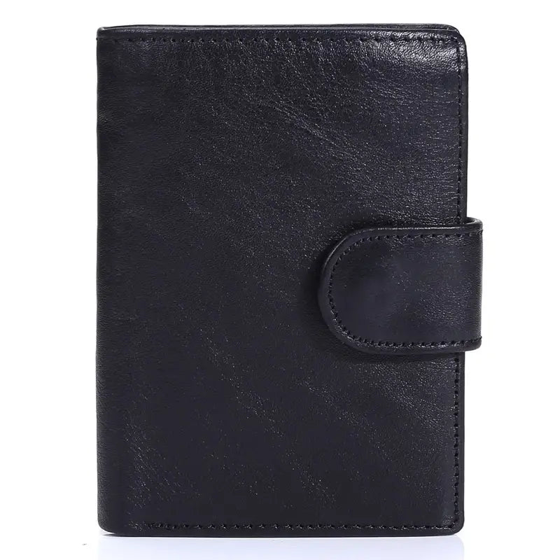 Cartera de cuero vintage plegable bifold monedero de piel de vacuno fina en negro con cierre de solapa sencillo y costuras visibles a lo largo de los bordes.