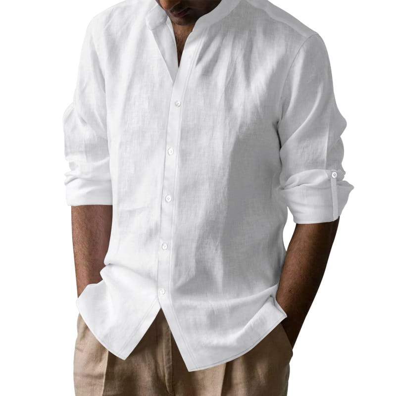 Camisa entallada para hombre en mezcla de lino blanca, de tipo abotonada, con mangas arremangadas y cuello tipo mandarina.
