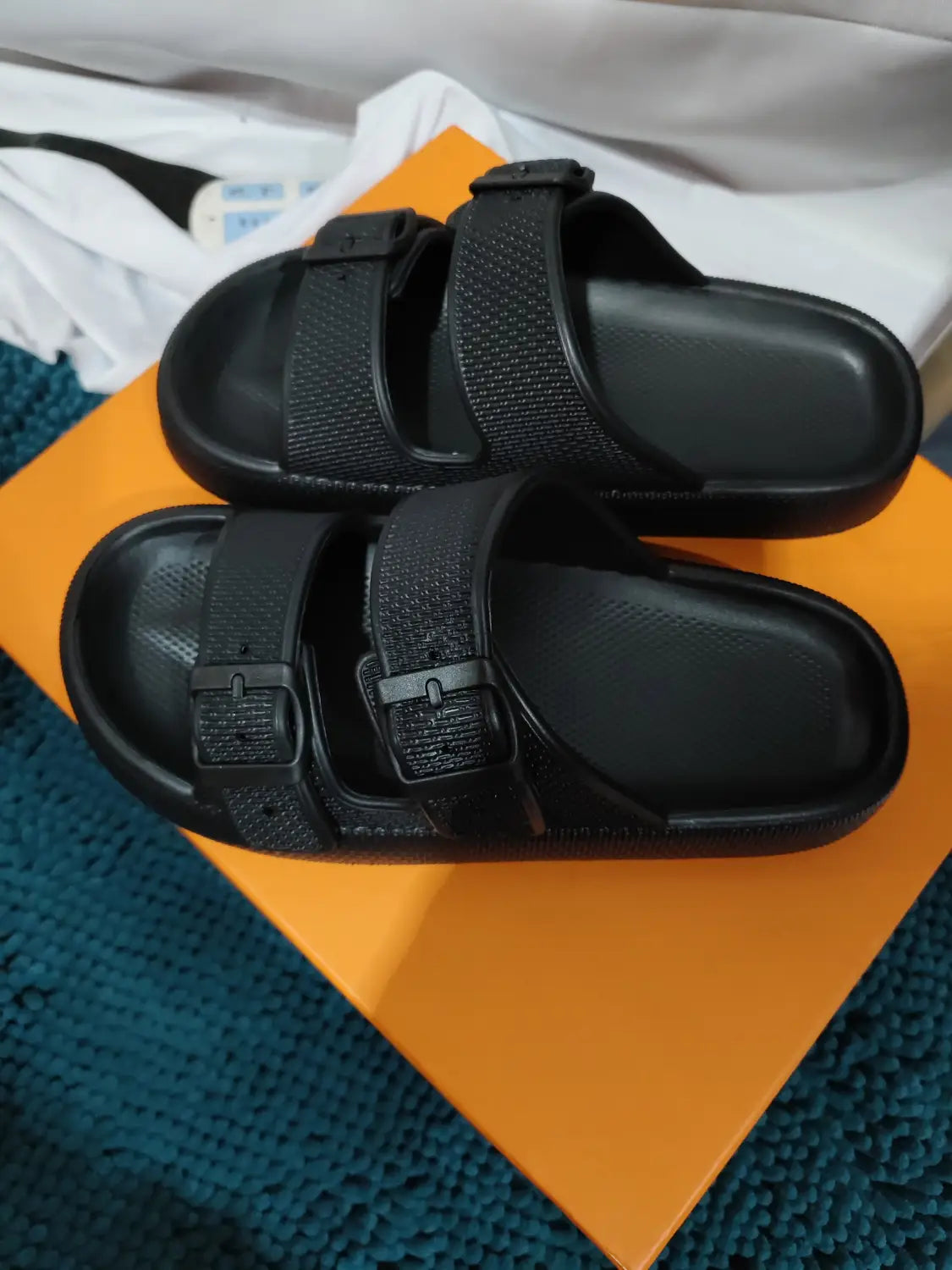 Sandalias tipo plataforma Eva con hebilla de goma negra, con dos correas ajustables y zapatillas de suela gruesa transpirables.