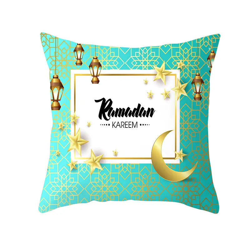 Funda de cojín de Ramadán Kareem azul y oro para linterna Eid, con un cojín turquesa y dorado con patrón, con texto de Ramadán Kareem, linternas colgantes, estrellas y un diseño de luna creciente.