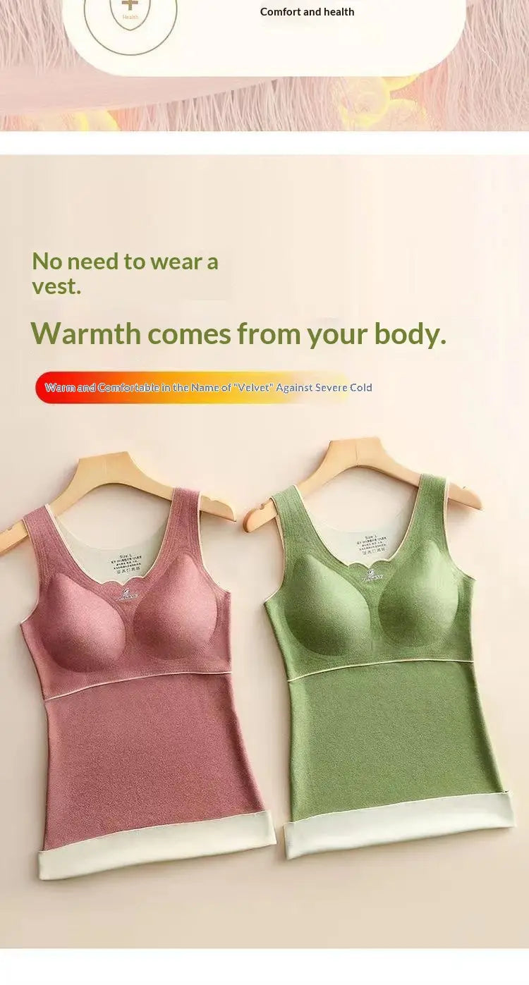 Zwei weiche Thermounterhemd-Tank-Tops in gedämpftem Rosa und Salbeigrün mit integrierter Büste aus Dermlin-Stoff und weißem Besatz entlang des unteren Saums.