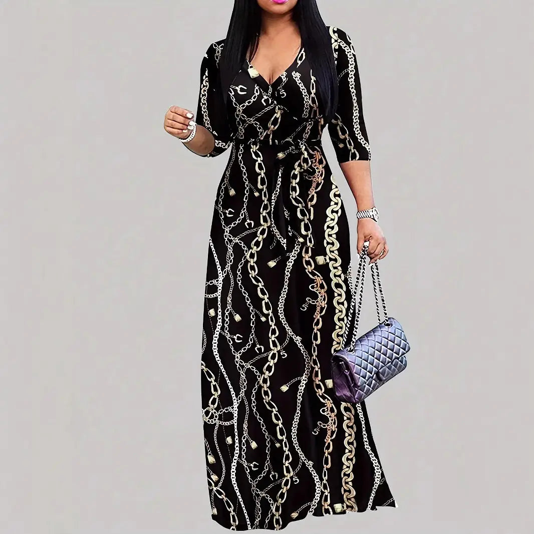 Élégante robe longue maxi à manches trois quarts imprimées noire, avec encolure en V et impression intégrale de chaînes argentées.