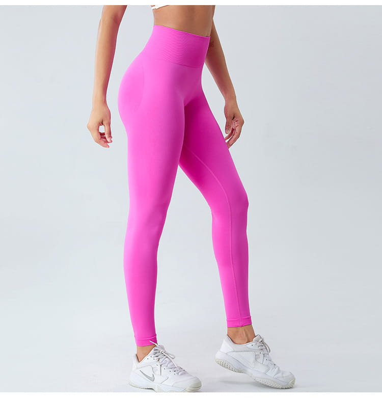 leuchtend pinke Sculptfit High-Waist-Leggings aus dehnbarem, körperbetontem Nylonstoff.