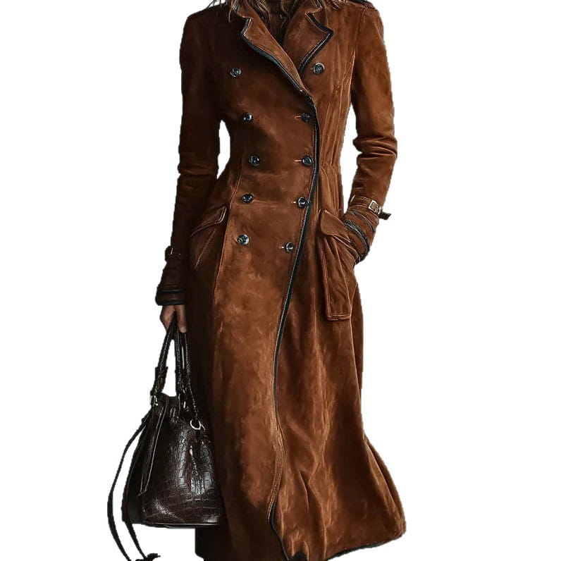 Brauner Suède-Trenchcoat in Doppelreiherausführung für Damen mit schwarzen Knöpfen und Zipper-Akzenten, mit Revers-Design und langem Jackenstil.