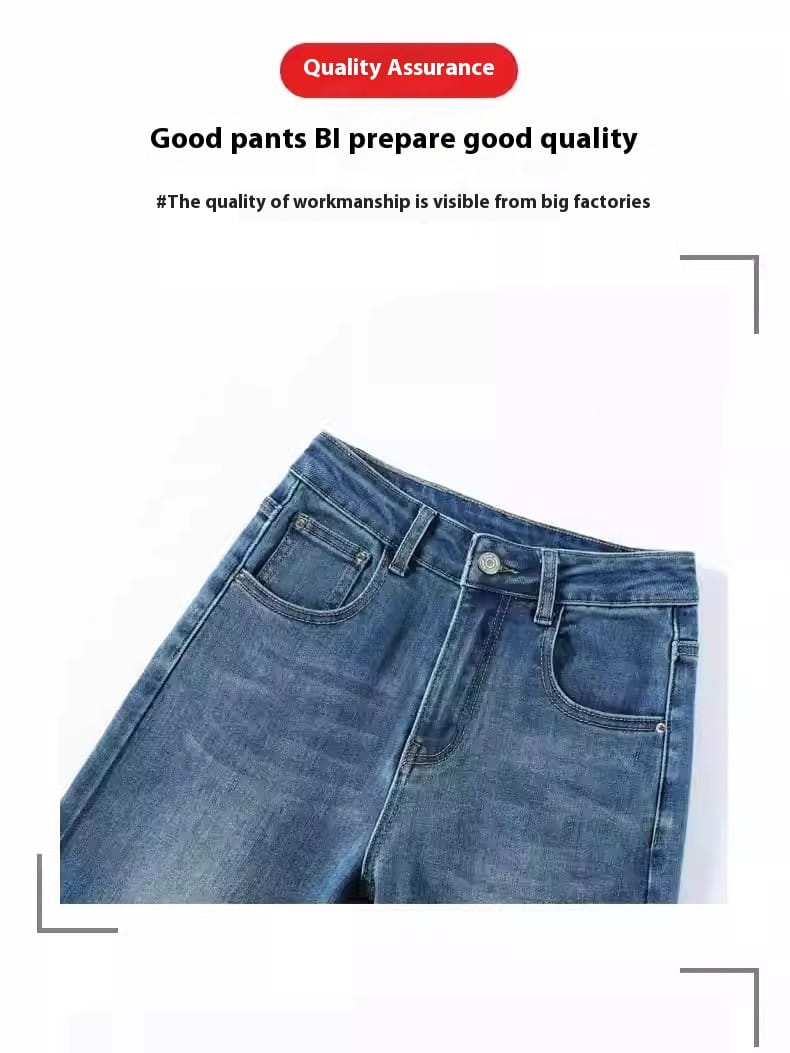 blaue Denim-High-Waist-Flared-Jeans mit klassischem Fünf-Taschen-Design und Knopfverschluss.